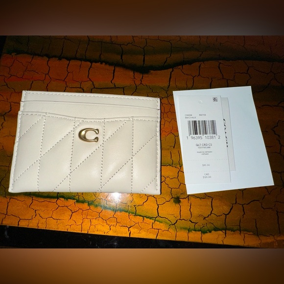 Coach Essential Card Cade with Pillow Quilting in Chalk - Picture 4 of 5